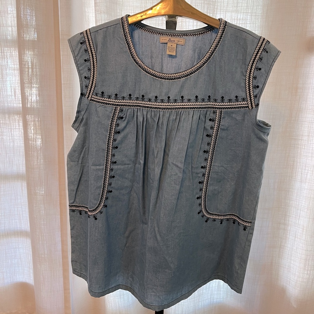 BASS women’s medium chambray shirt with navy and white embroidery